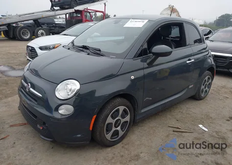 2018 Fiat 500E Battery Electric из США, поврежденный, VIN 3C3CFFGE7JT377448